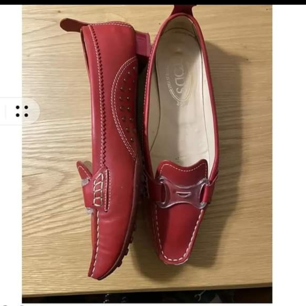 Tods Authenticated Flat Leather Red Plain For Woman